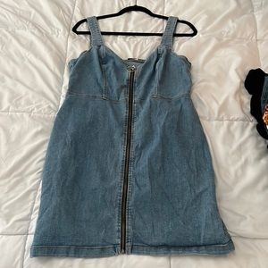 Mid length, denim dress with V shape front and long zipper in the front.